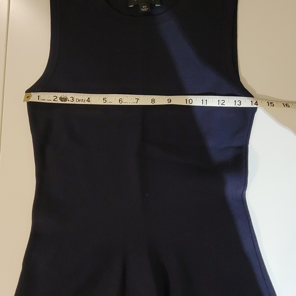 Ann Taylor Navy Sleeveless Sweater Tank Sz XS - Picture 4 of 4